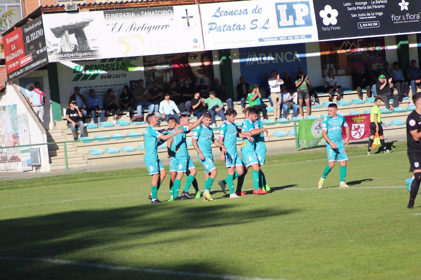 El Atlético Astorga celebra el 1-0. 