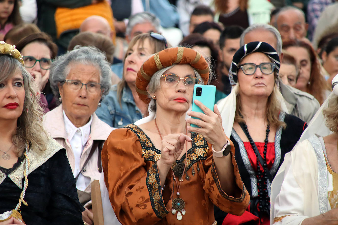 Las doncellas de León rugen ante el Emir