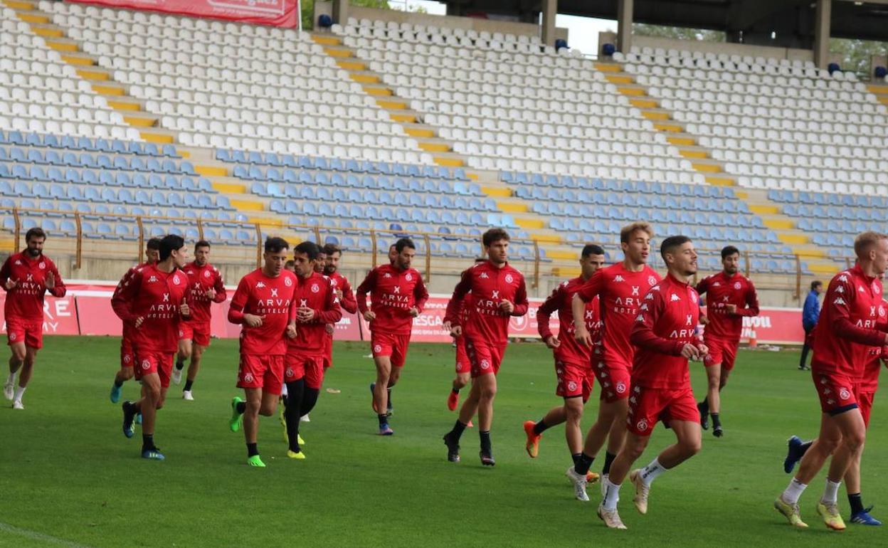 La plantilla de la Cultural realiza carrera continua en el Reino de León.