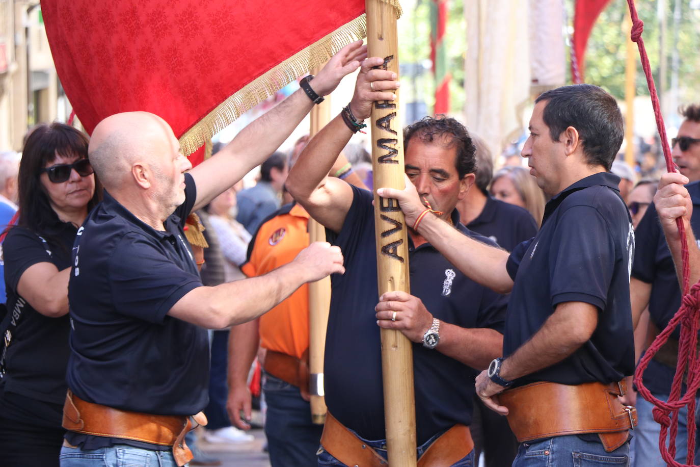 Desfile de pendones y pendonetas.