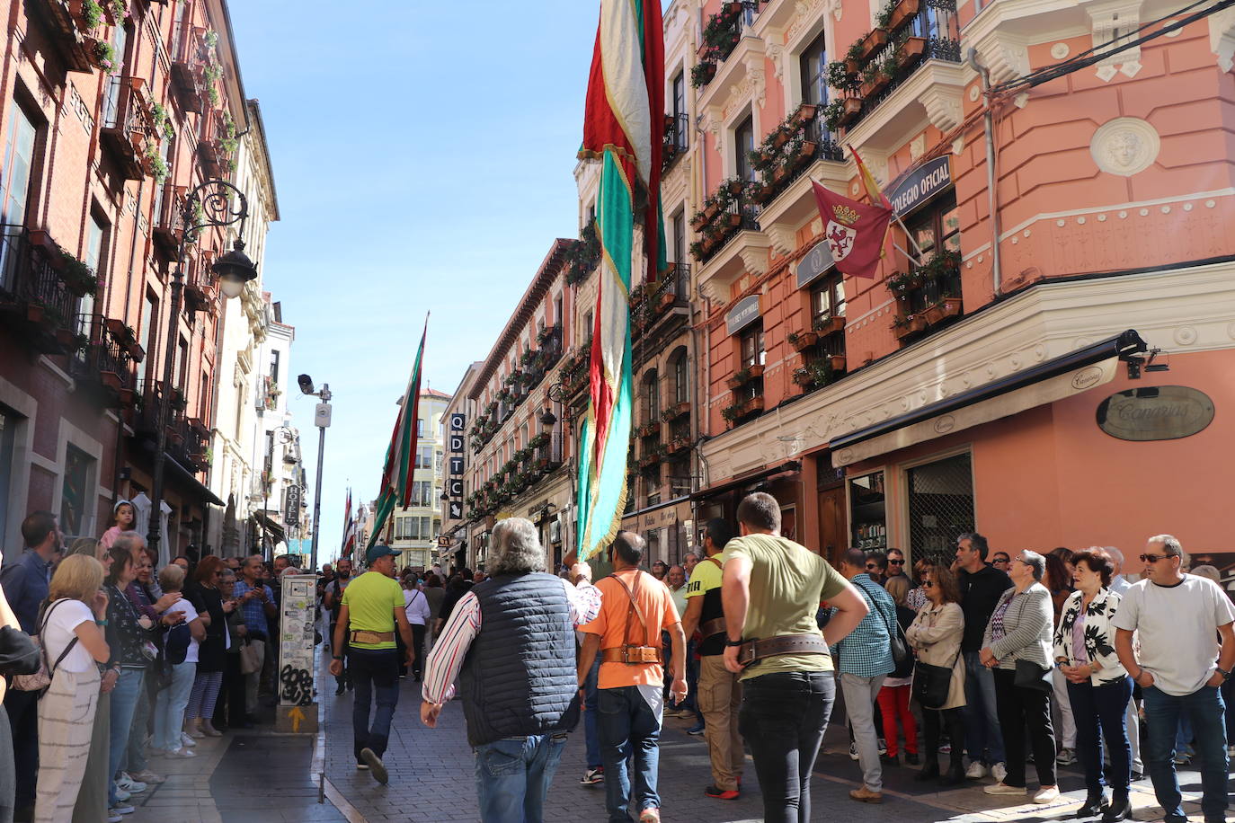 Desfile de pendones y pendonetas.