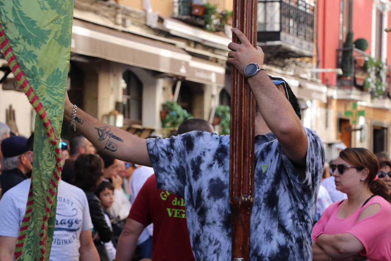 Desfile de pendones y pendonetas.