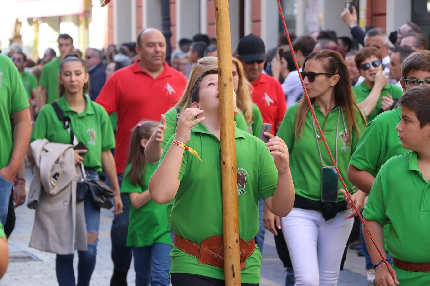 Desfile de pendones y pendonetas.