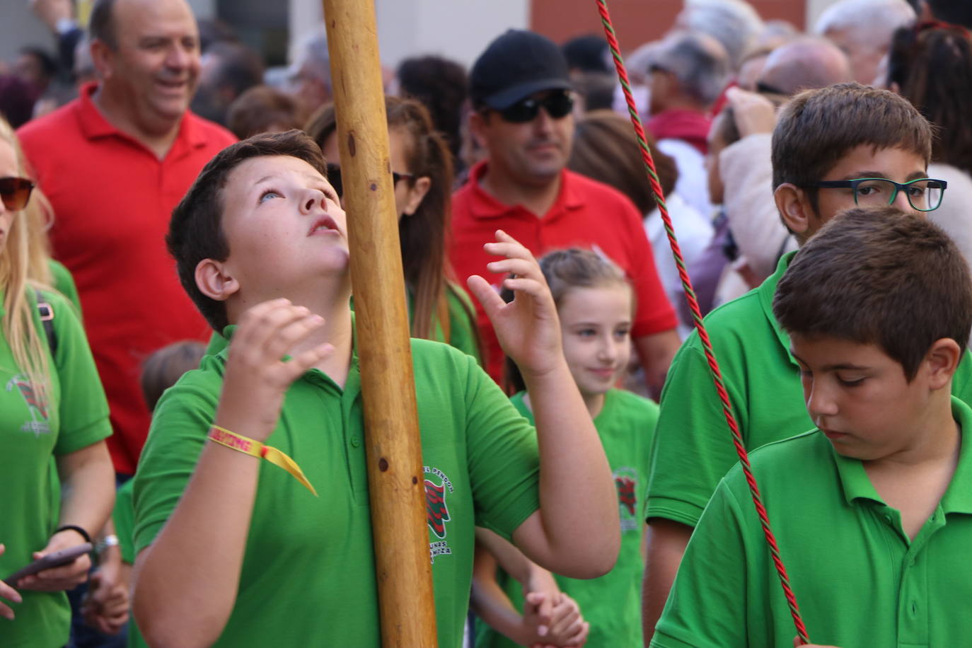 Desfile de pendones y pendonetas.