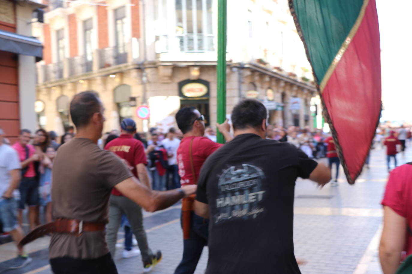 Desfile de pendones y pendonetas.