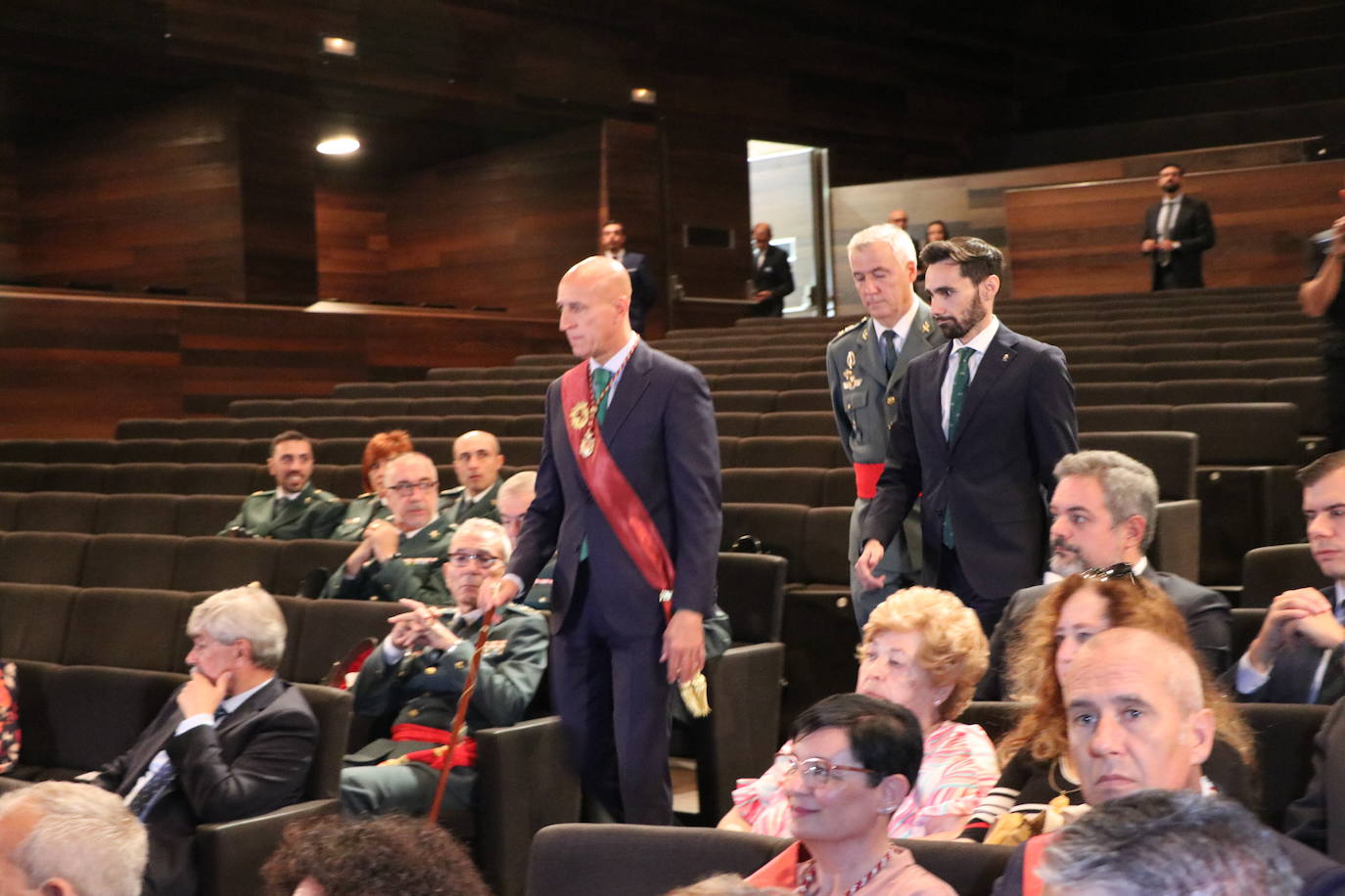 Fotos: Entrega de la Medalla de Oro de León a la Guardia Civil