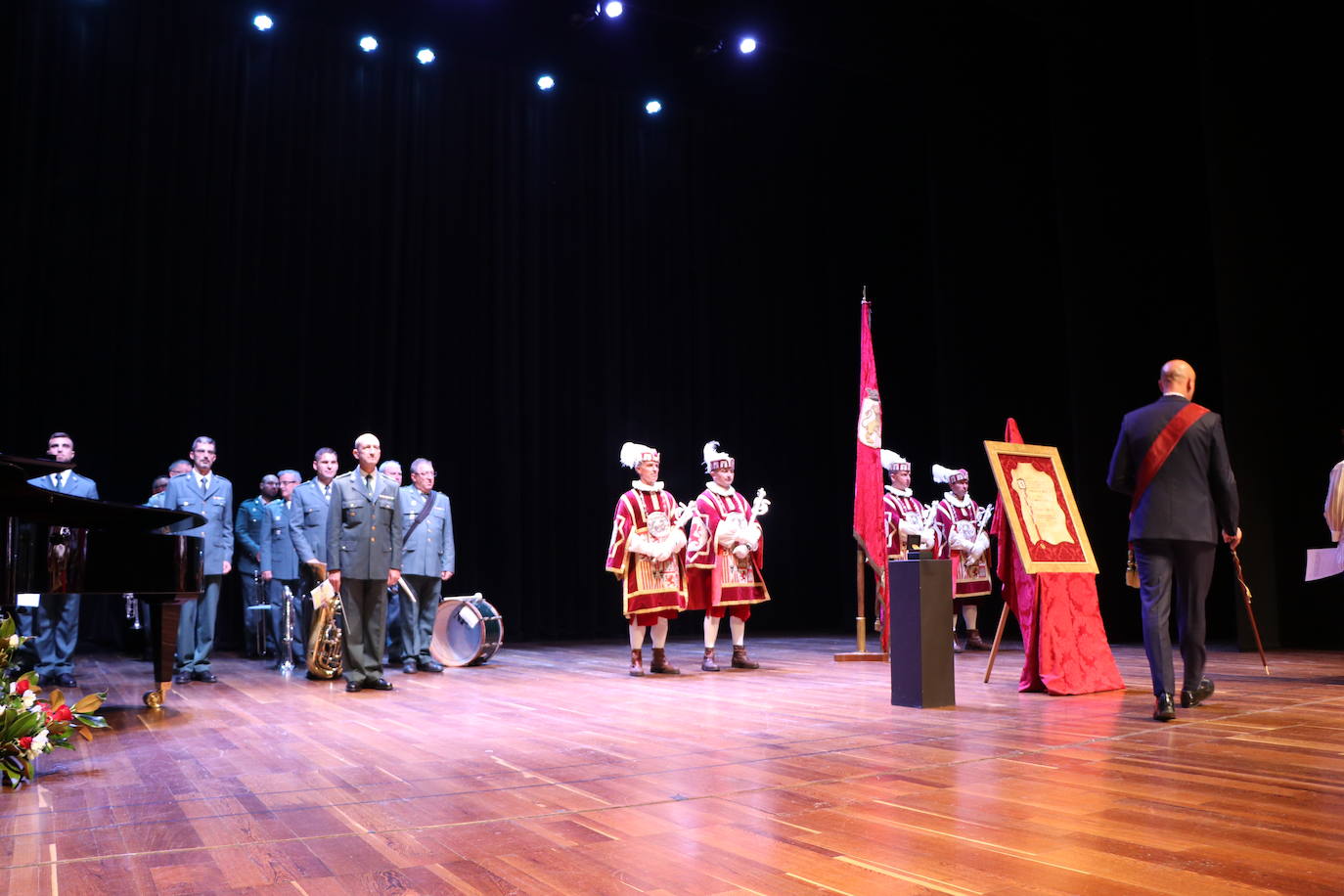 Fotos: Entrega de la Medalla de Oro de León a la Guardia Civil