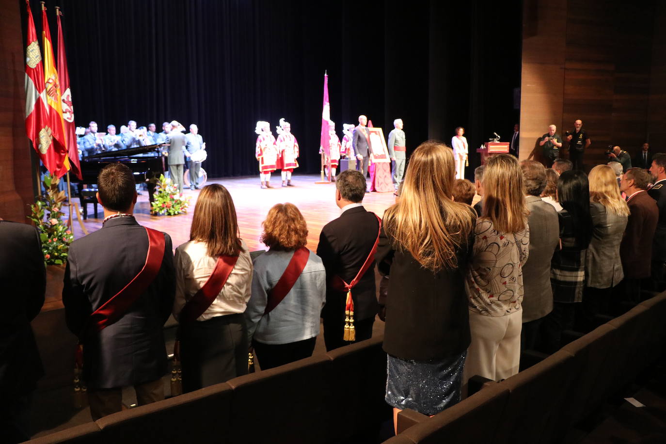Fotos: Entrega de la Medalla de Oro de León a la Guardia Civil
