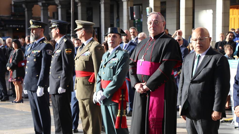 Solemne izado de la bandera en León