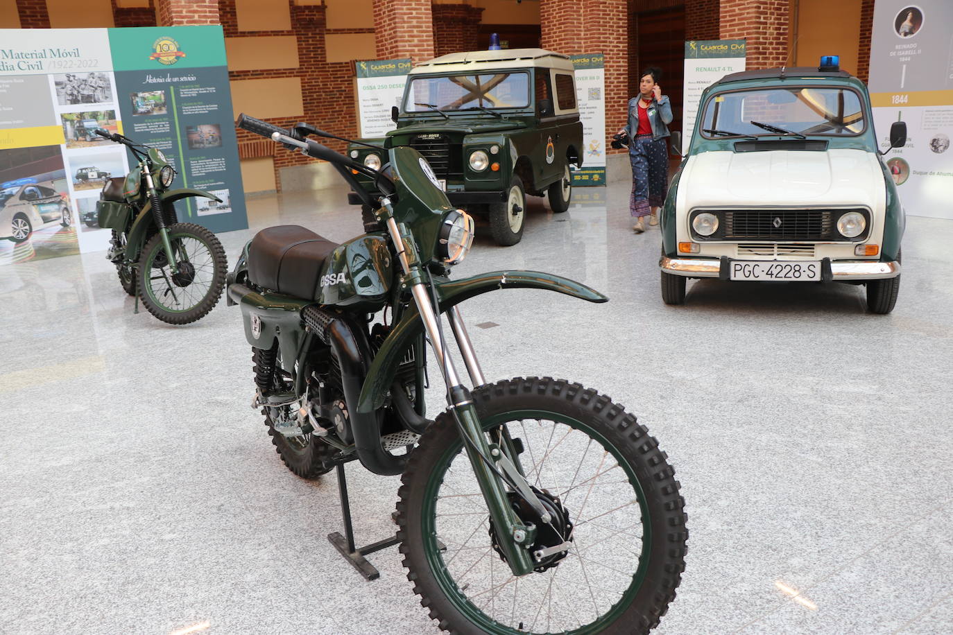 Fotos: Inauguración de la exposición de la Guardia Civil en León