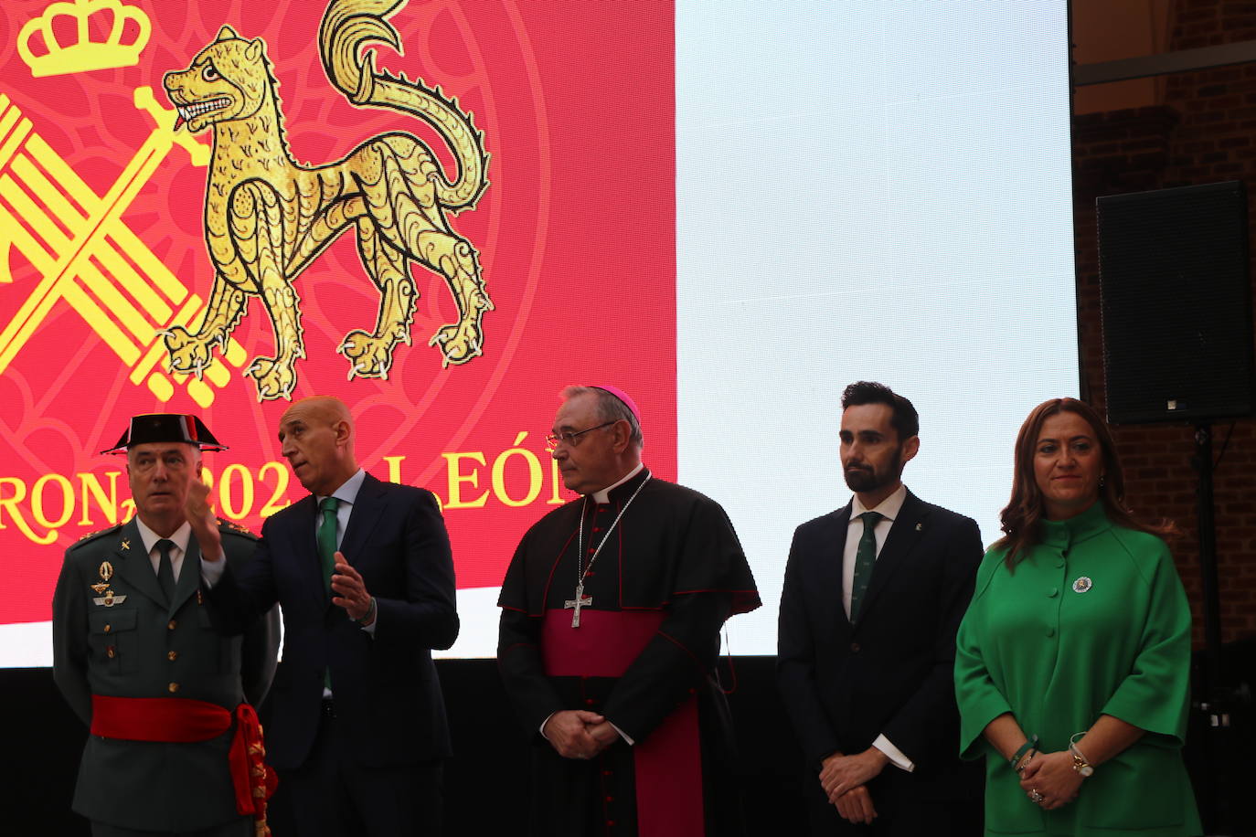 Fotos: Inauguración de la exposición de la Guardia Civil en León