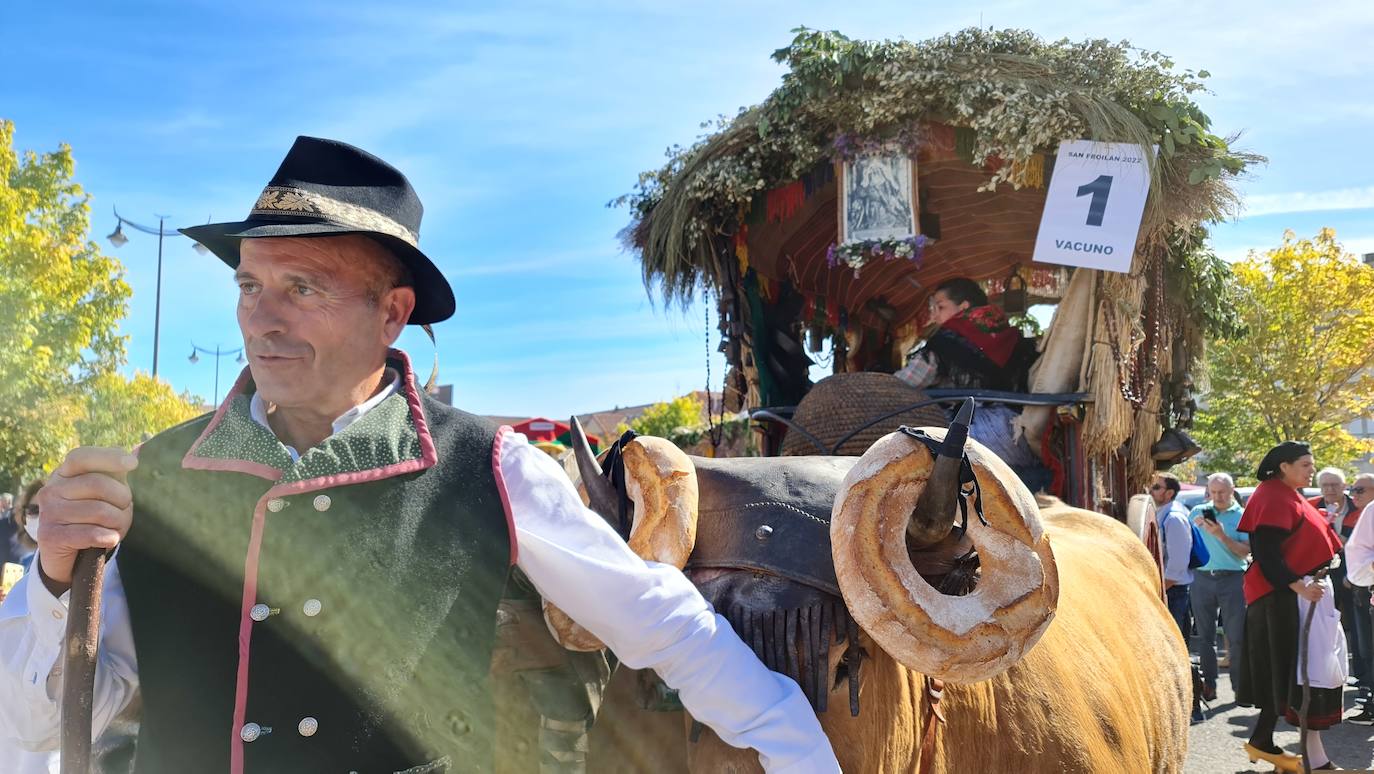 El resumen visual de la jornada de San Froilán en 60 imágenes a pide de calle. León se deja ver abarrotado en la antesala de una nueva cita tradicional, en esta ocasión en el alfoz de la capital. 