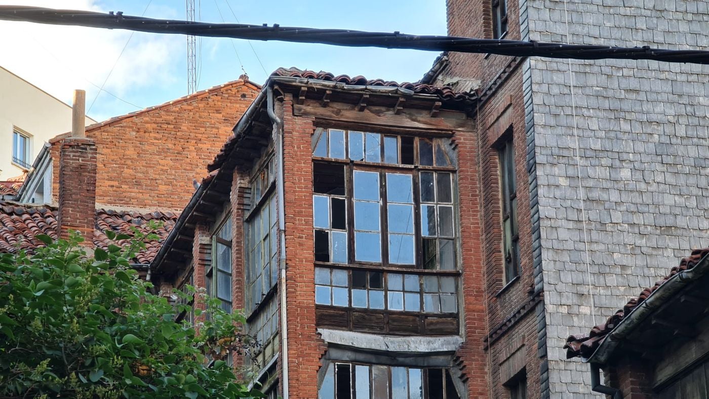 Tras meses de negociaciones un neurocirujano leonés llega a un acuerdo con la propiedad para hacerse con este inmueble protegido en una operación que alcanzará los diez millones de euros.