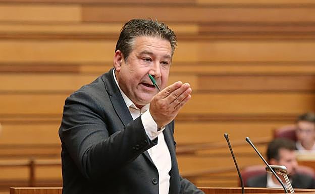 Santos exige a Mañueco que «pida perdón» y que «pague la deuda» con los trabajadores de lucha contra incendios