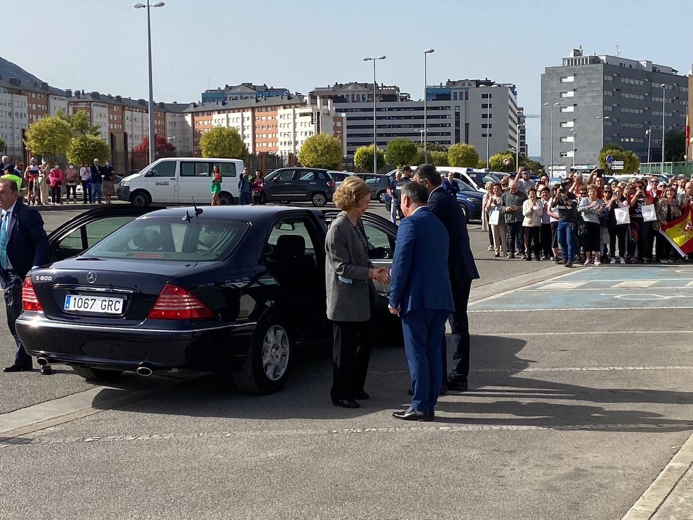 La reina emérita Doña Sofía visita el Banco de Alimentos del Sil en Ponferrada.