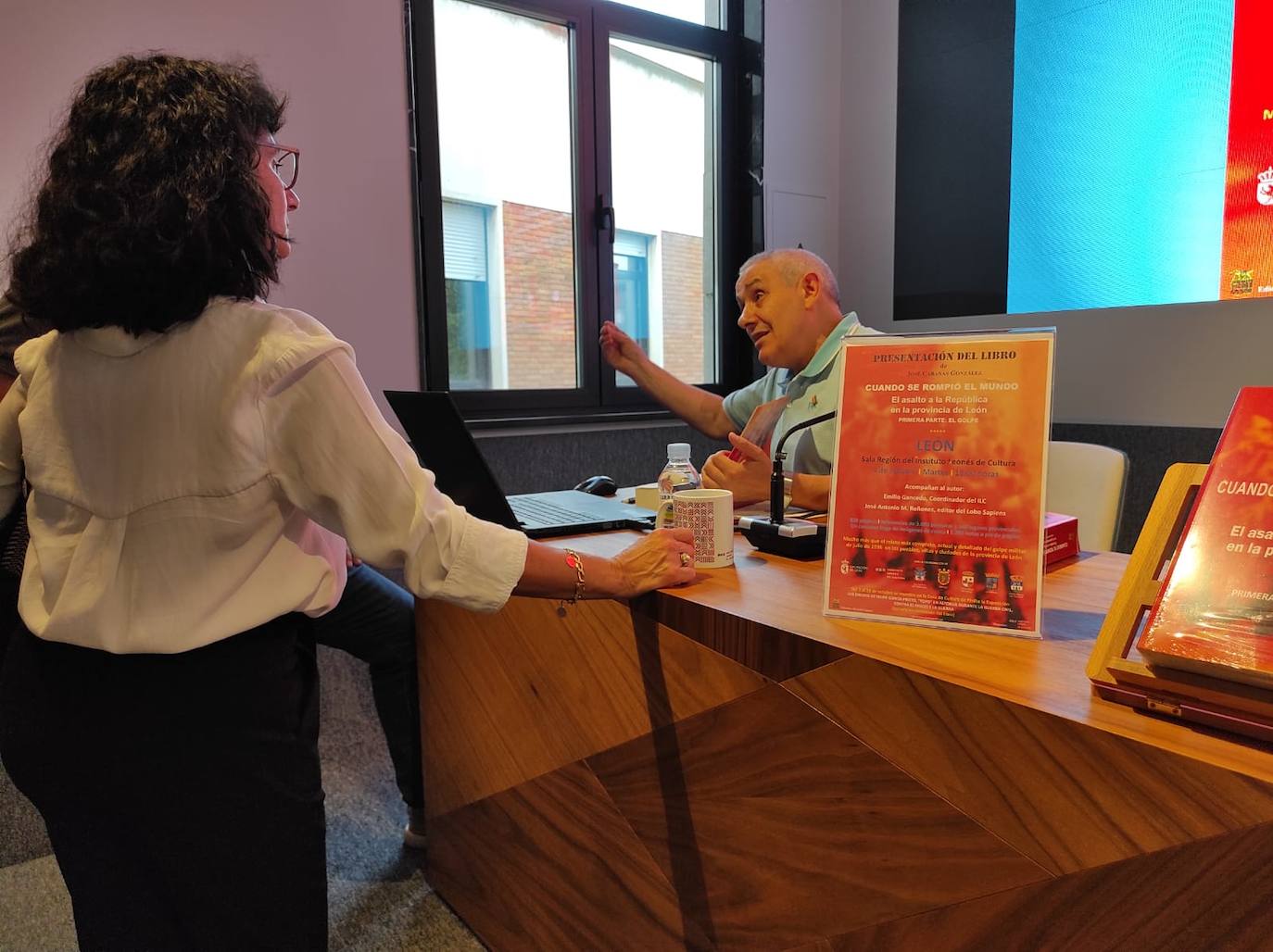 Una treintena de personas acudieron durante la tarde de este martes a la presentación de la obra de José Cabaás González en el Instituto Leonés de Cultura (ILC).