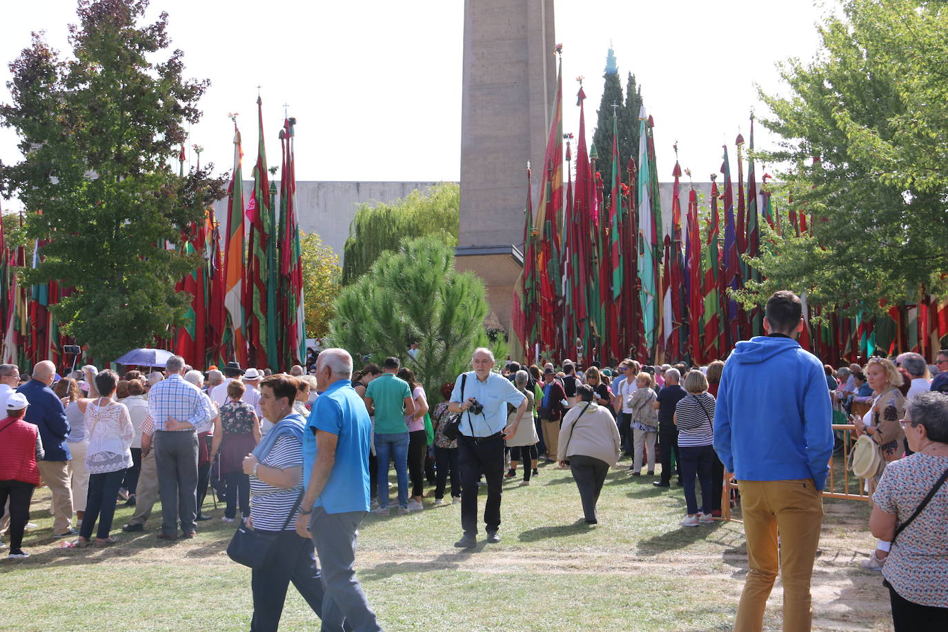 La celebración volvía a 'salir' al parque anexo a la Basílica, tras unos años donde las restricciones obligaron a llevarla a cabo en el interior del templo.