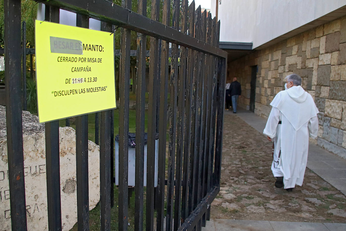 tradicional romería de pendones y carros engalanados de San Froilán y eucaristía presidida por el obispo Luis Ángel de las Heras