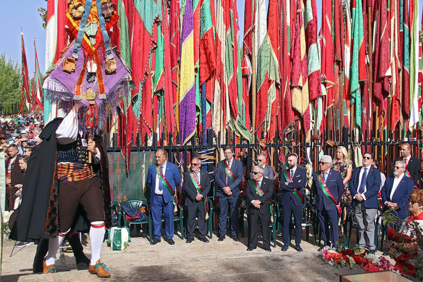 tradicional romería de pendones y carros engalanados de San Froilán y eucaristía presidida por el obispo Luis Ángel de las Heras