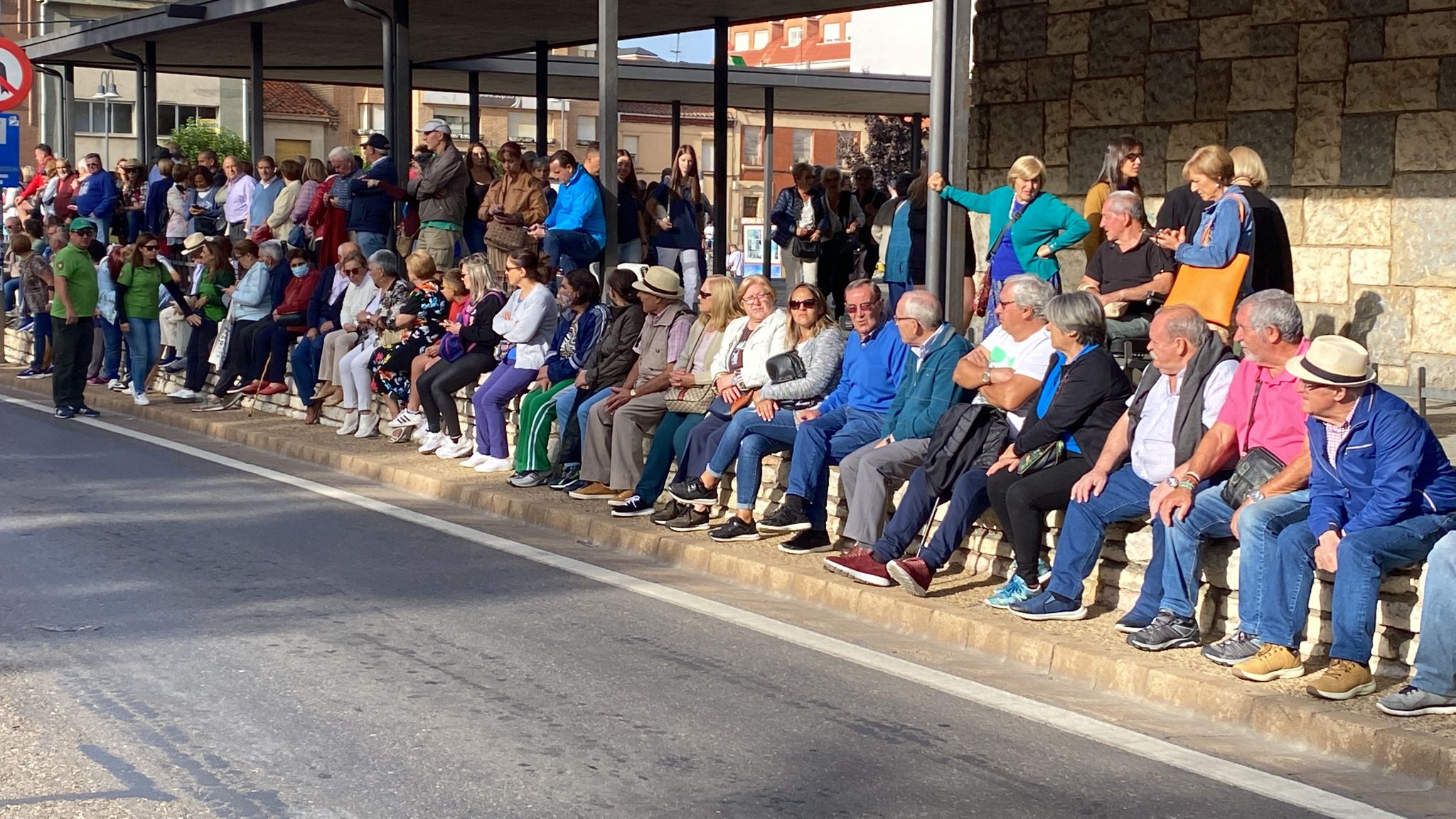 Pendones, carros engalanados y más de 50.000 romeros protagonizan el gran día de las festividades de San Froilán