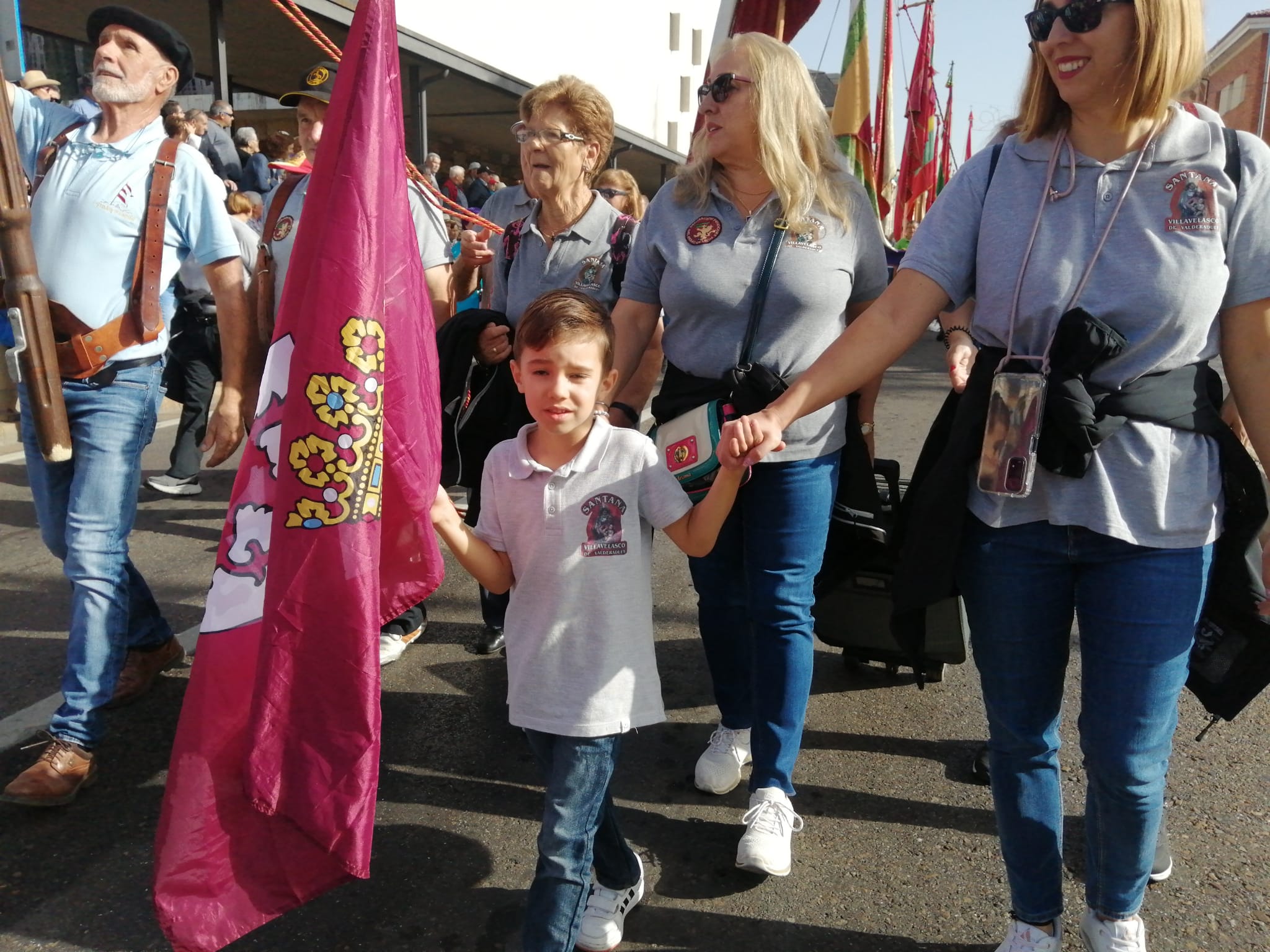 Pendones, carros engalanados y más de 50.000 romeros protagonizan el gran día de las festividades de San Froilán