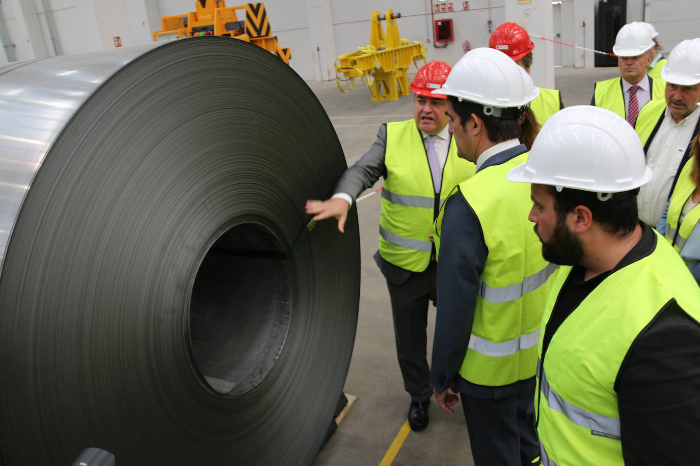 Visita institucional a la planta siderúrgica del grupo NSR en Villadangos del Páramo. 