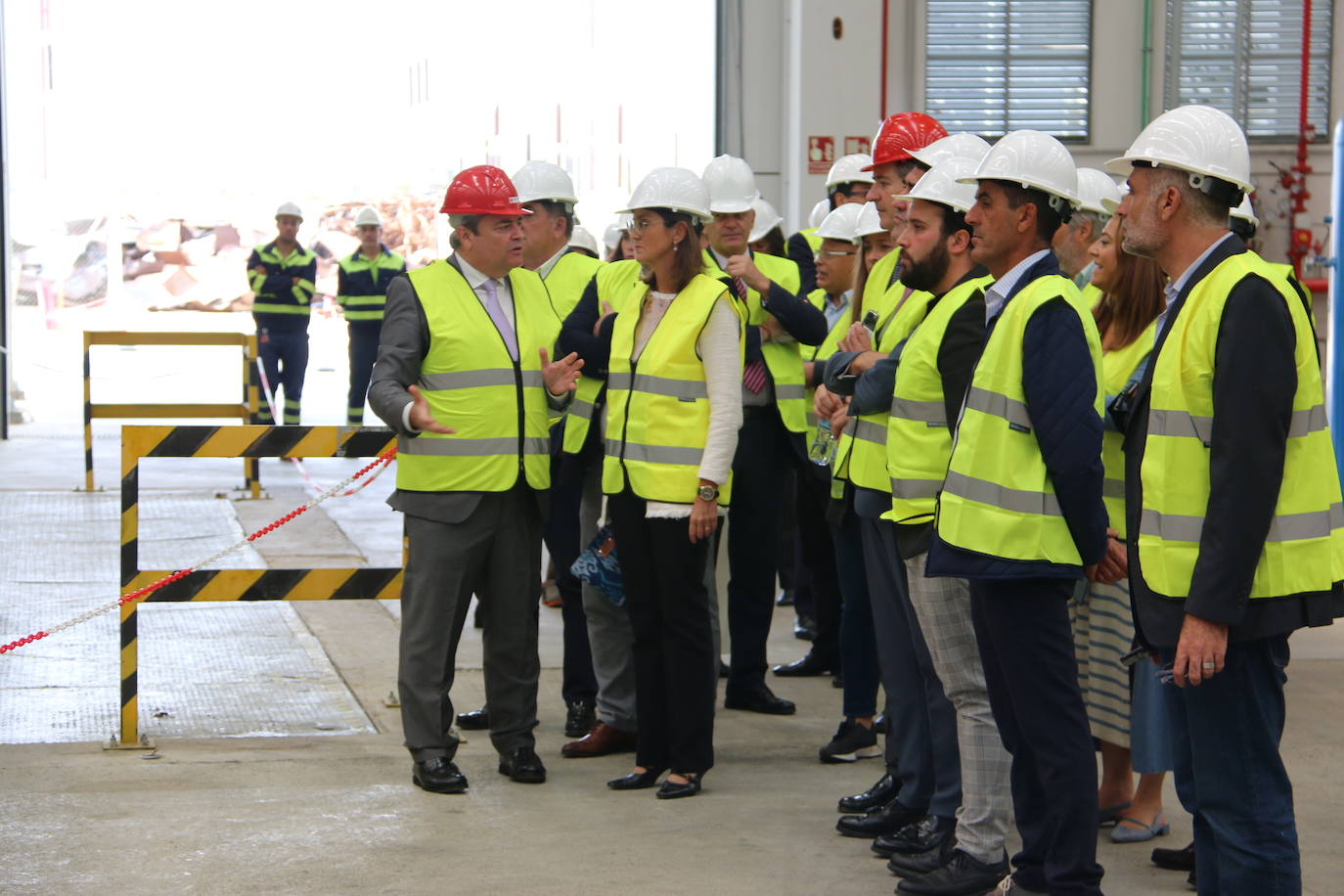 Visita institucional a la planta siderúrgica del grupo NSR en Villadangos del Páramo. 