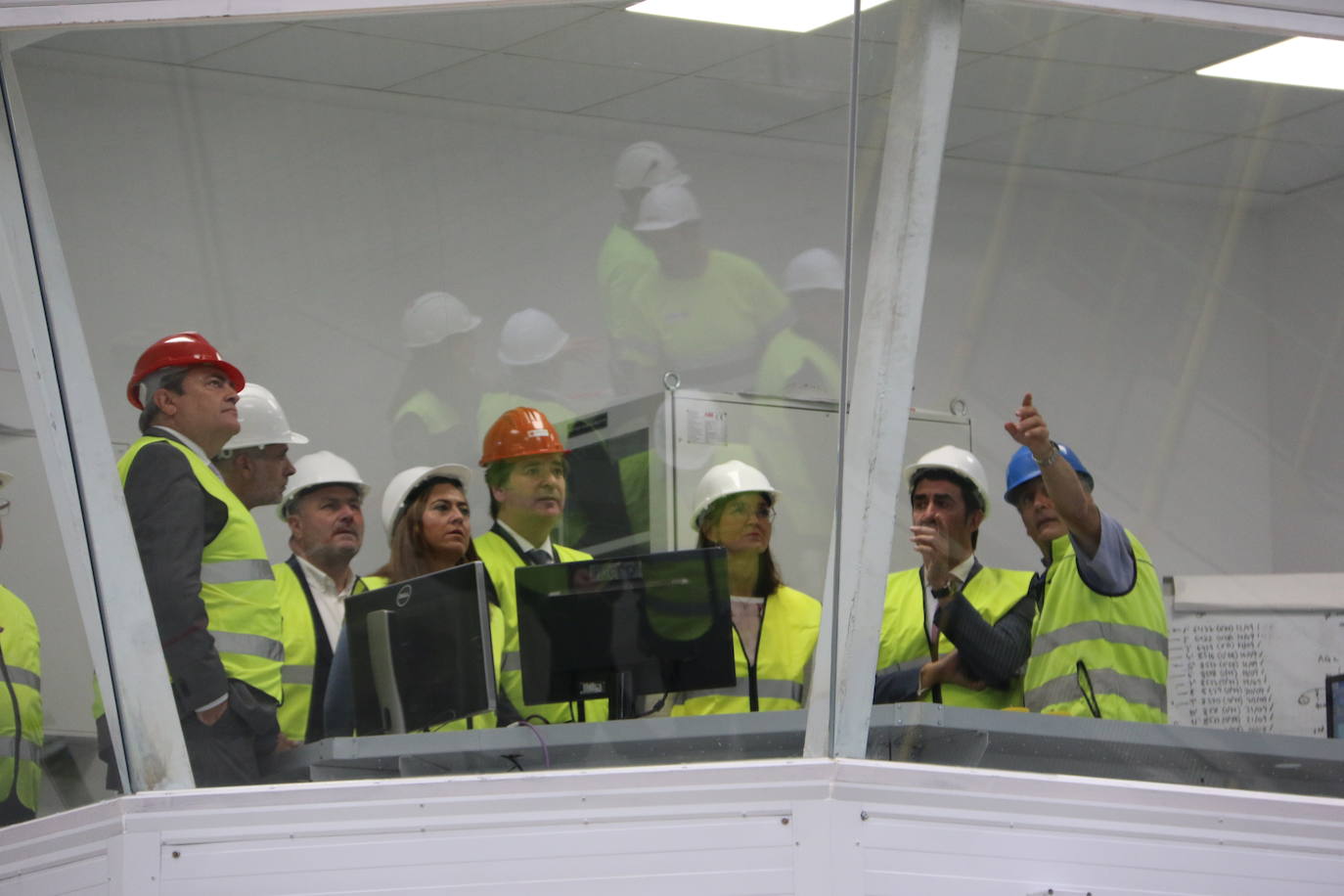 Visita institucional a la planta siderúrgica del grupo NSR en Villadangos del Páramo. 