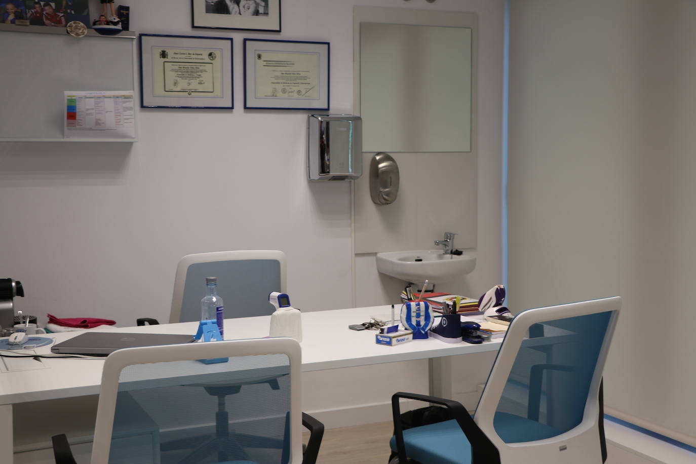 La entidad blanquiazul muestra las notables mejoras acometidas en El Toralín, que marcan el desarrollo futuro de su proyecto deportivo. La investión en los dos últimos años alcanza los cinco millones de euros. 