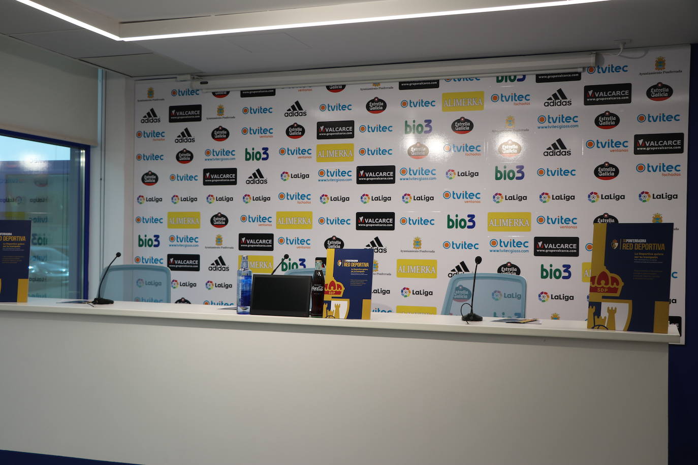 La entidad blanquiazul muestra las notables mejoras acometidas en El Toralín, que marcan el desarrollo futuro de su proyecto deportivo. La investión en los dos últimos años alcanza los cinco millones de euros. 