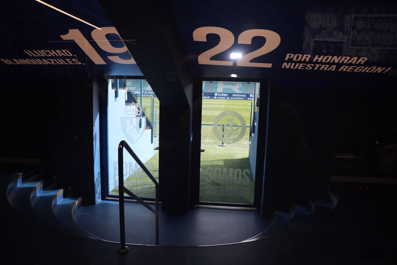 La entidad blanquiazul muestra las notables mejoras acometidas en El Toralín, que marcan el desarrollo futuro de su proyecto deportivo. La investión en los dos últimos años alcanza los cinco millones de euros. 