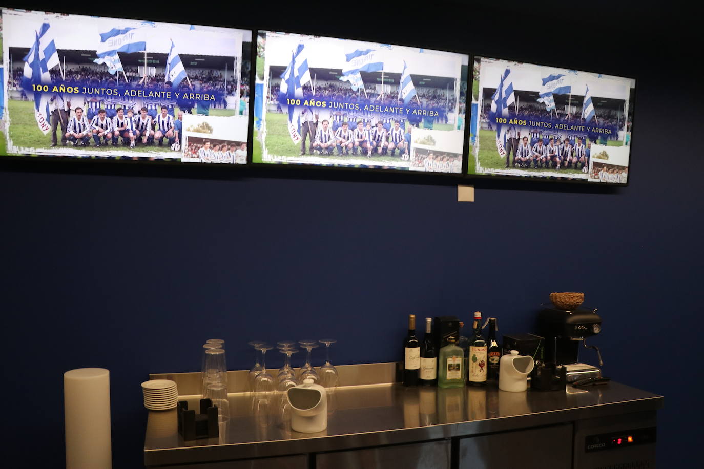 La entidad blanquiazul muestra las notables mejoras acometidas en El Toralín, que marcan el desarrollo futuro de su proyecto deportivo. La investión en los dos últimos años alcanza los cinco millones de euros. 