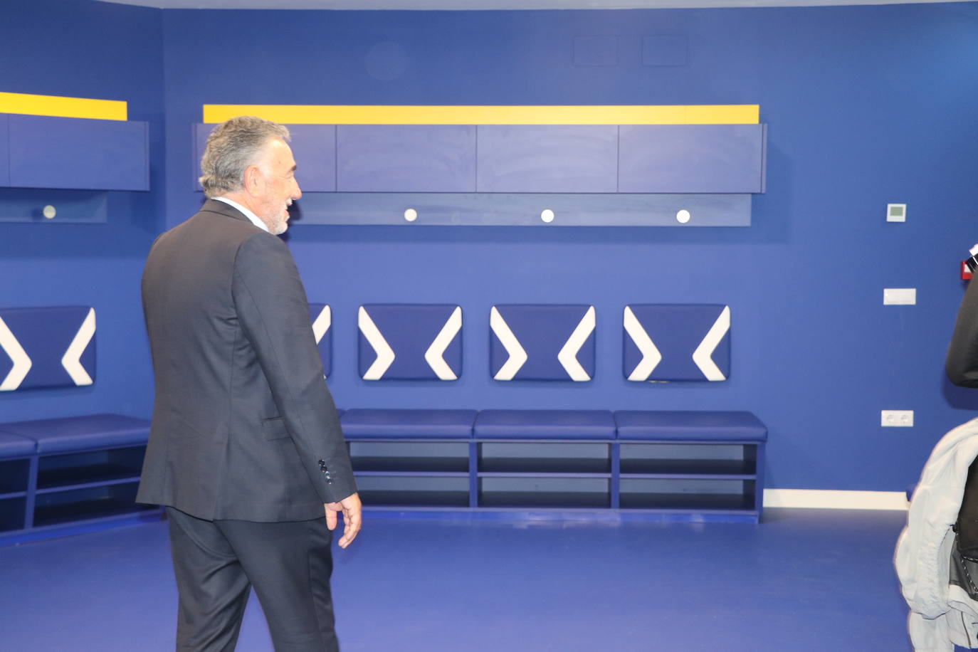 La entidad blanquiazul muestra las notables mejoras acometidas en El Toralín, que marcan el desarrollo futuro de su proyecto deportivo. La investión en los dos últimos años alcanza los cinco millones de euros. 