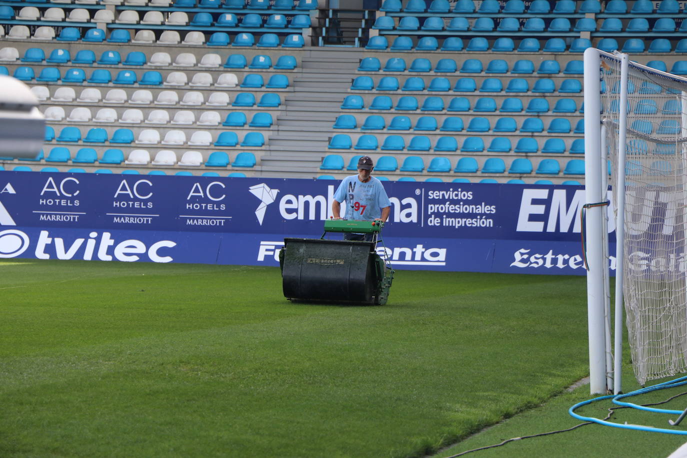 La entidad blanquiazul muestra las notables mejoras acometidas en El Toralín, que marcan el desarrollo futuro de su proyecto deportivo. La investión en los dos últimos años alcanza los cinco millones de euros. 
