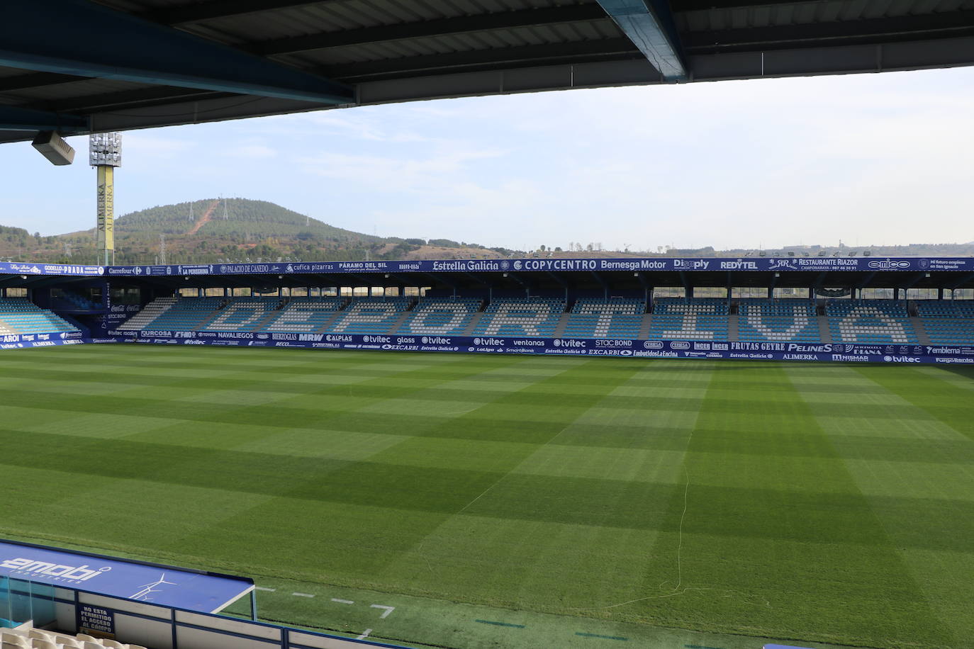 La entidad blanquiazul muestra las notables mejoras acometidas en El Toralín, que marcan el desarrollo futuro de su proyecto deportivo. La investión en los dos últimos años alcanza los cinco millones de euros. 