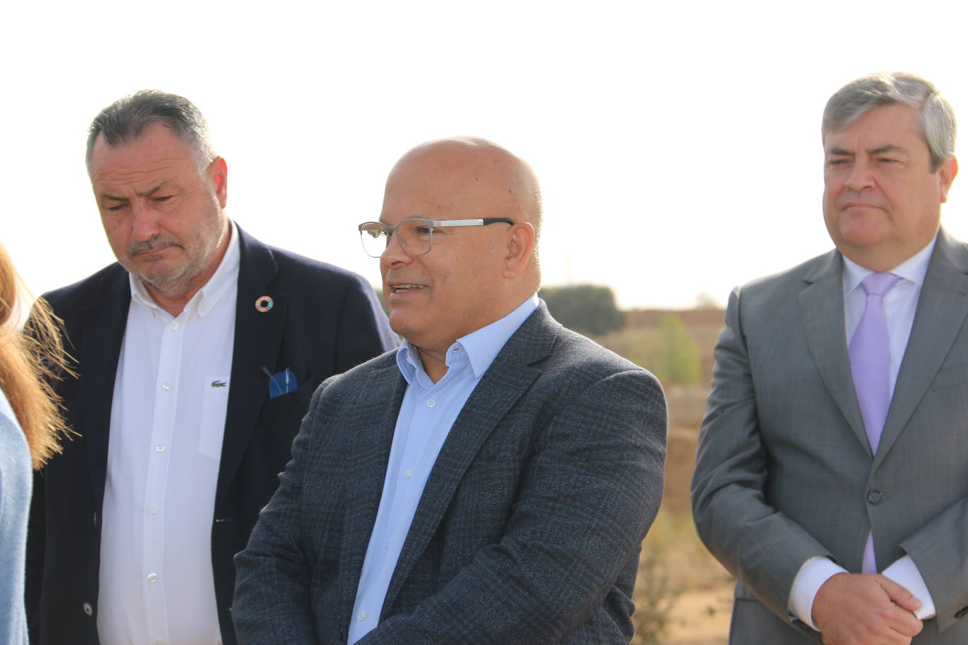 La ministra de Industria, Comercio y Turismo, Reyes Maroto, la delegada del Gobierno, Virginia Barcones, y el consejero de Medio Ambiente, Juan Carlos Suárez-Quiñones, visitan la planta siderúrgica del grupo NSR en la localidad leonesa de Villadangos del Páramo. Antes, la delegación visitará ha visitado los trabajos llevados a cabo para la nueva línea férrea que llegará a pie de fábrica hasta Villadangos. 