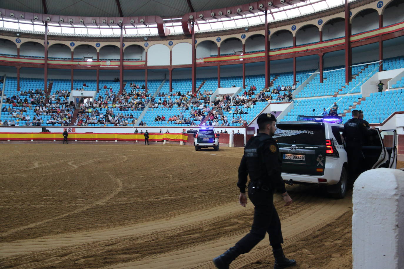 Demostración de procedimientos de actuación de la Guardia Civil en la Plaza de Toros de León