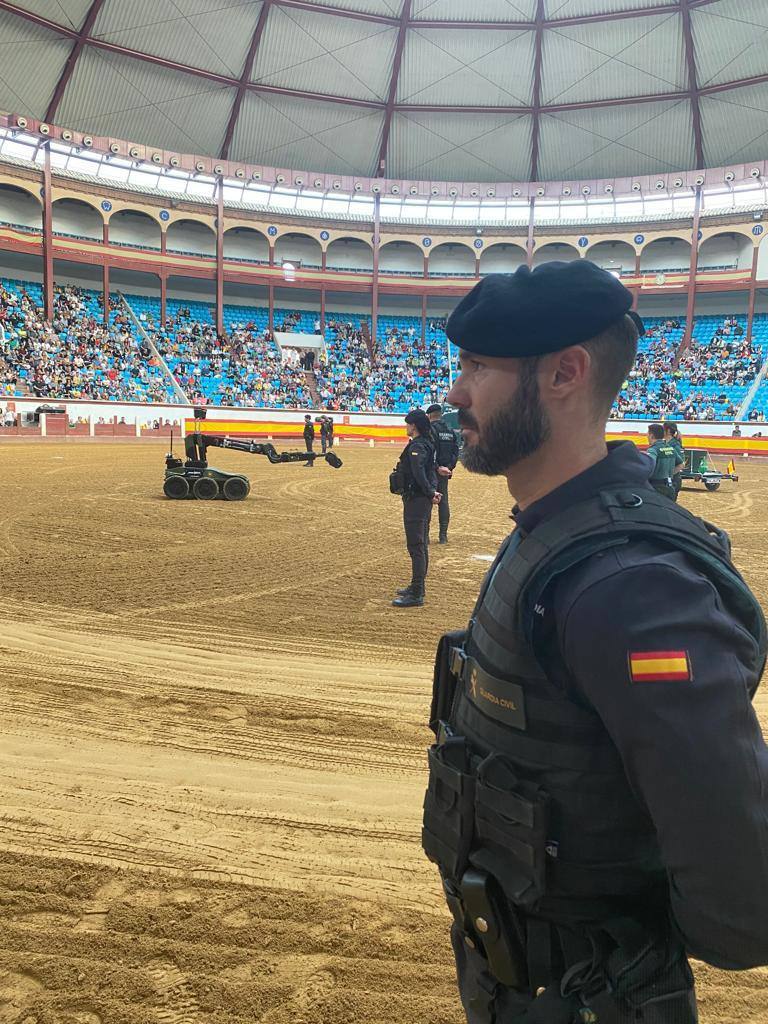 Demostración de procedimientos de actuación de la Guardia Civil en la Plaza de Toros de León