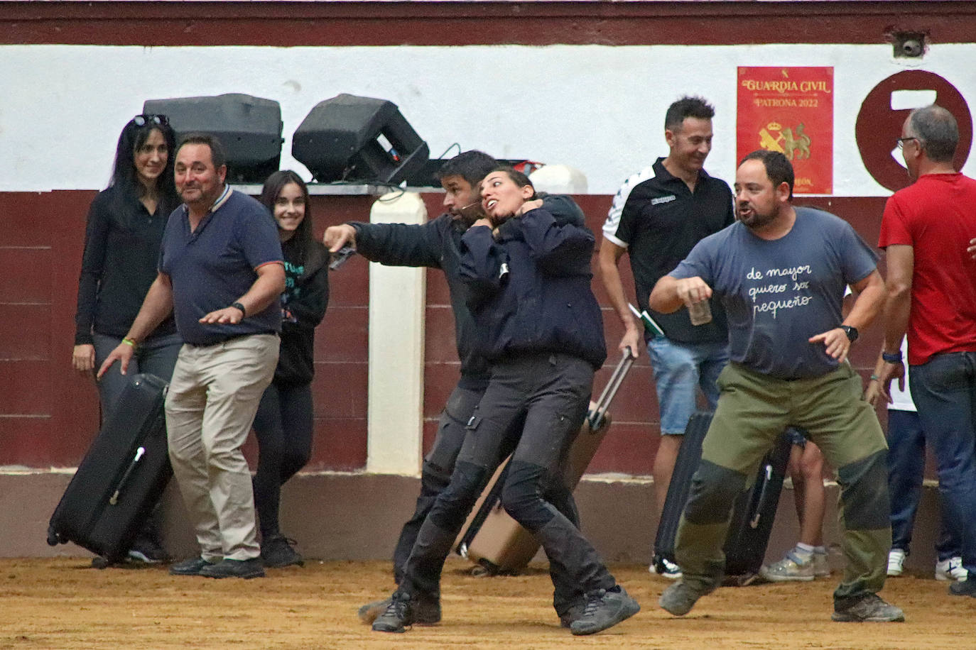 Demostración de procedimientos de actuación de la Guardia Civil en la Plaza de Toros de León