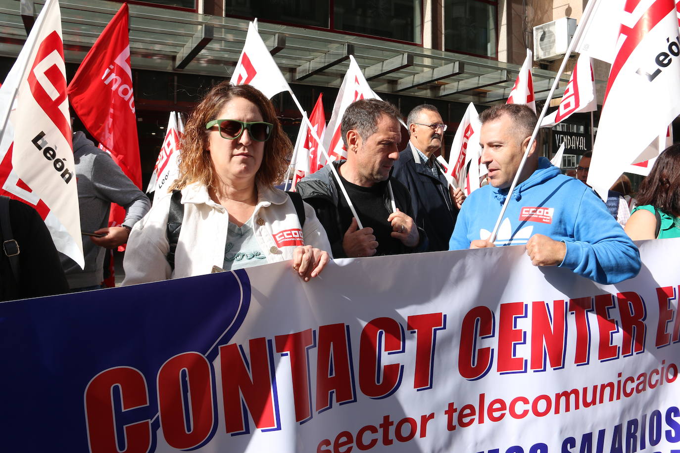 Concentración por la subida salarial en el Día del Trabajo Decente en León. 