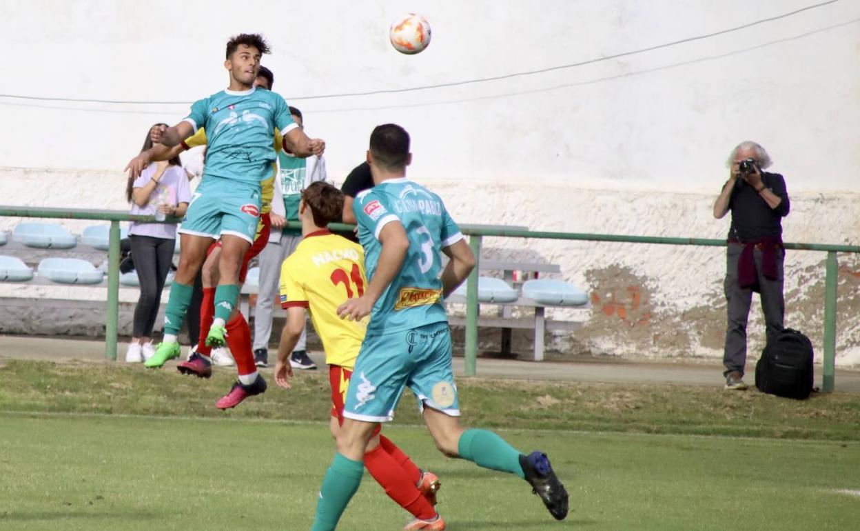 El Atlético Astorga llega como líder al Área Deportiva de Puente Castro.