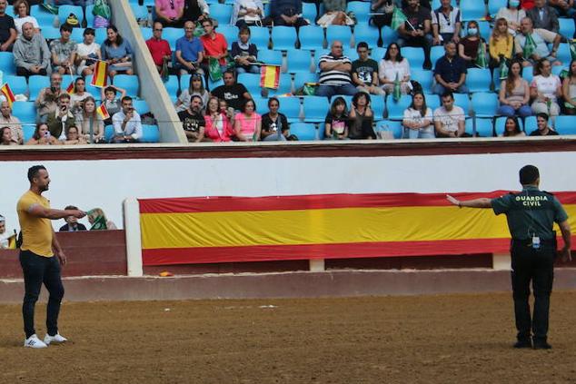 Demostración de procedimientos de actuación de la Guardia Civil en la Plaza de Toros de León