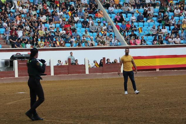 Demostración de procedimientos de actuación de la Guardia Civil en la Plaza de Toros de León