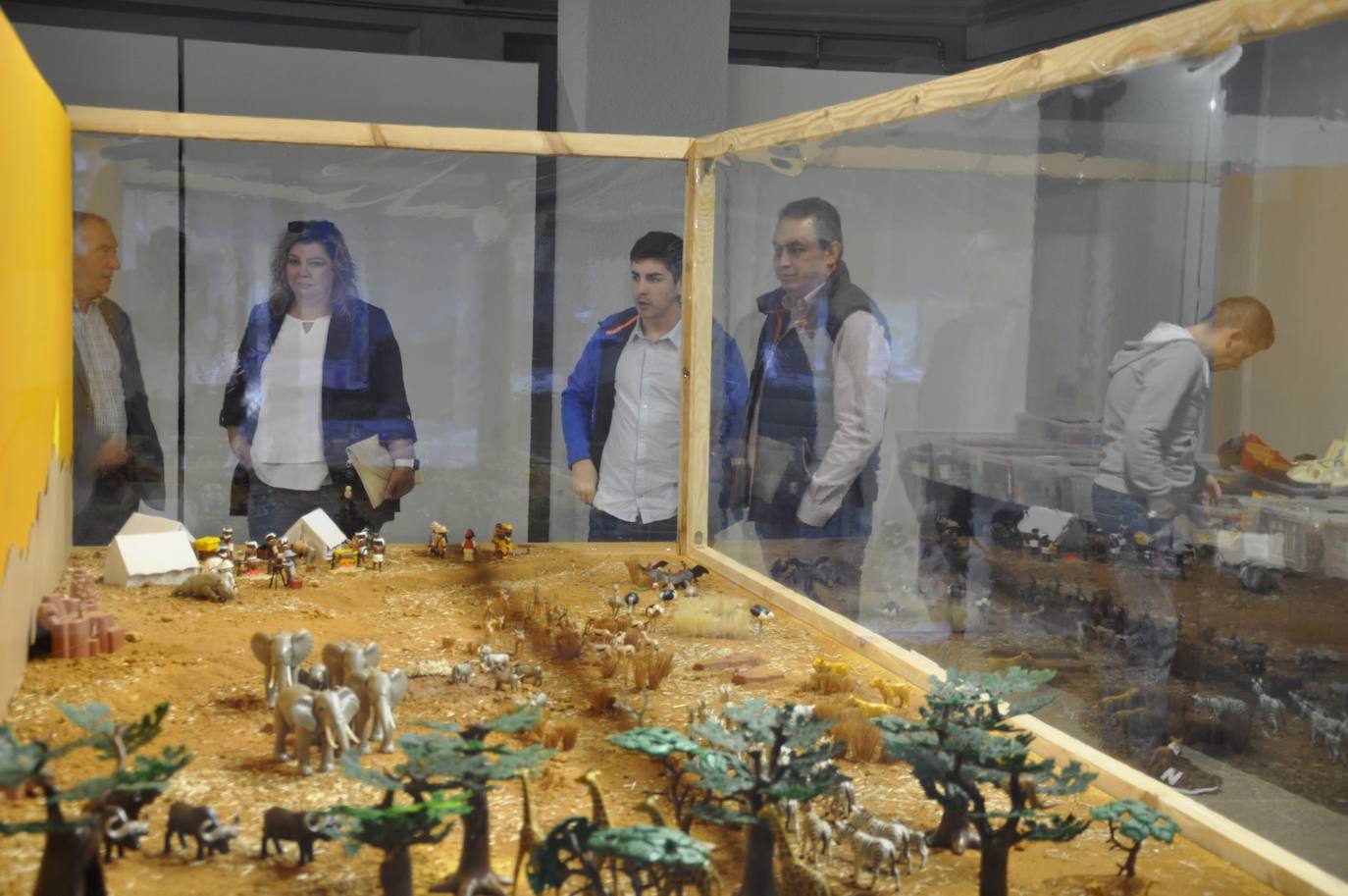 Algunas de las imágenes y dioramas que se podrán ver en la exposición. 