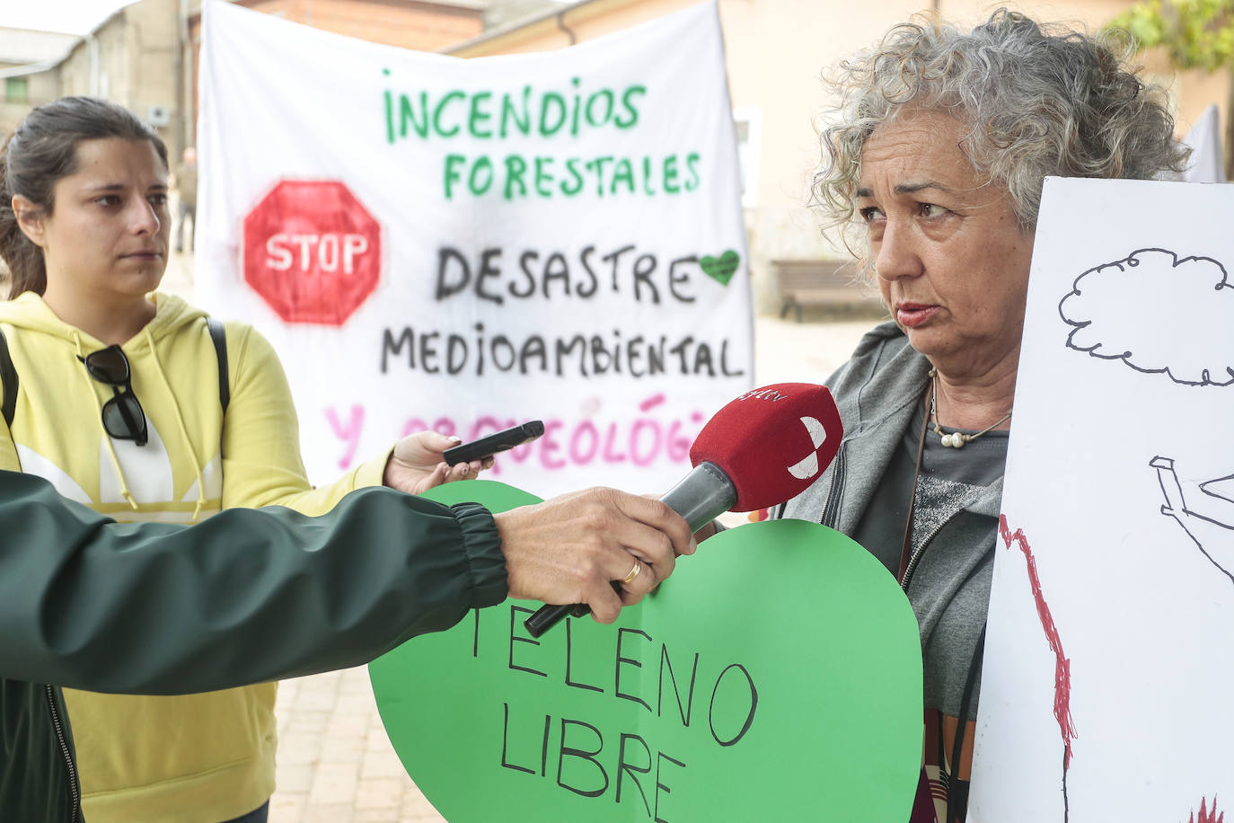 Concentración en Filiel (León) convocada por la Revuelta de la España Vaciada, para reclamar otro modelo de gestión forestal y evitar los incendios.