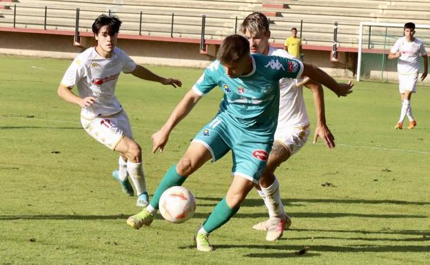 Galería. Sergio Fernández, en imagen, fue protagonista anotando los dos primeros goles del Astorga.