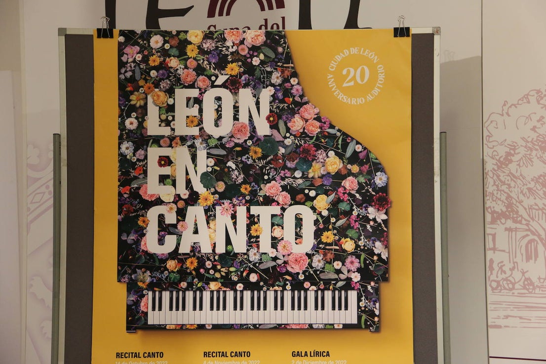 La concejala de cultura, Evelia Fernández, y la soprano y organizadora artística del ciclo 'León en Canto', Marta Arce, presentan los conciertos para celebrar los veinte años del Auditorio Ciudad de León.