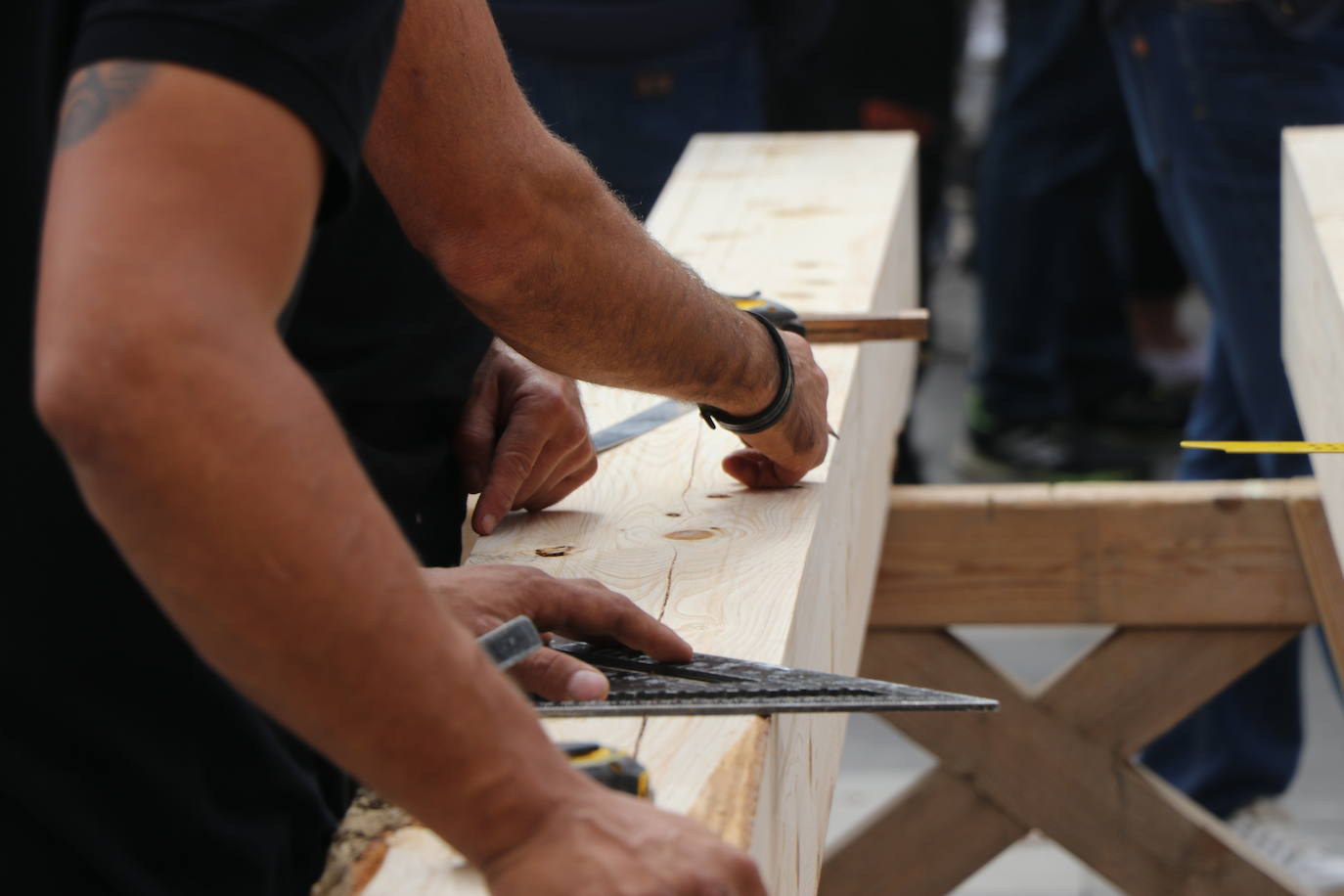 Demostración de oficios artesanos tradicionales a cargo de la Société Compagnonnique Fidèl Aux Devoirs De Tour De France. 