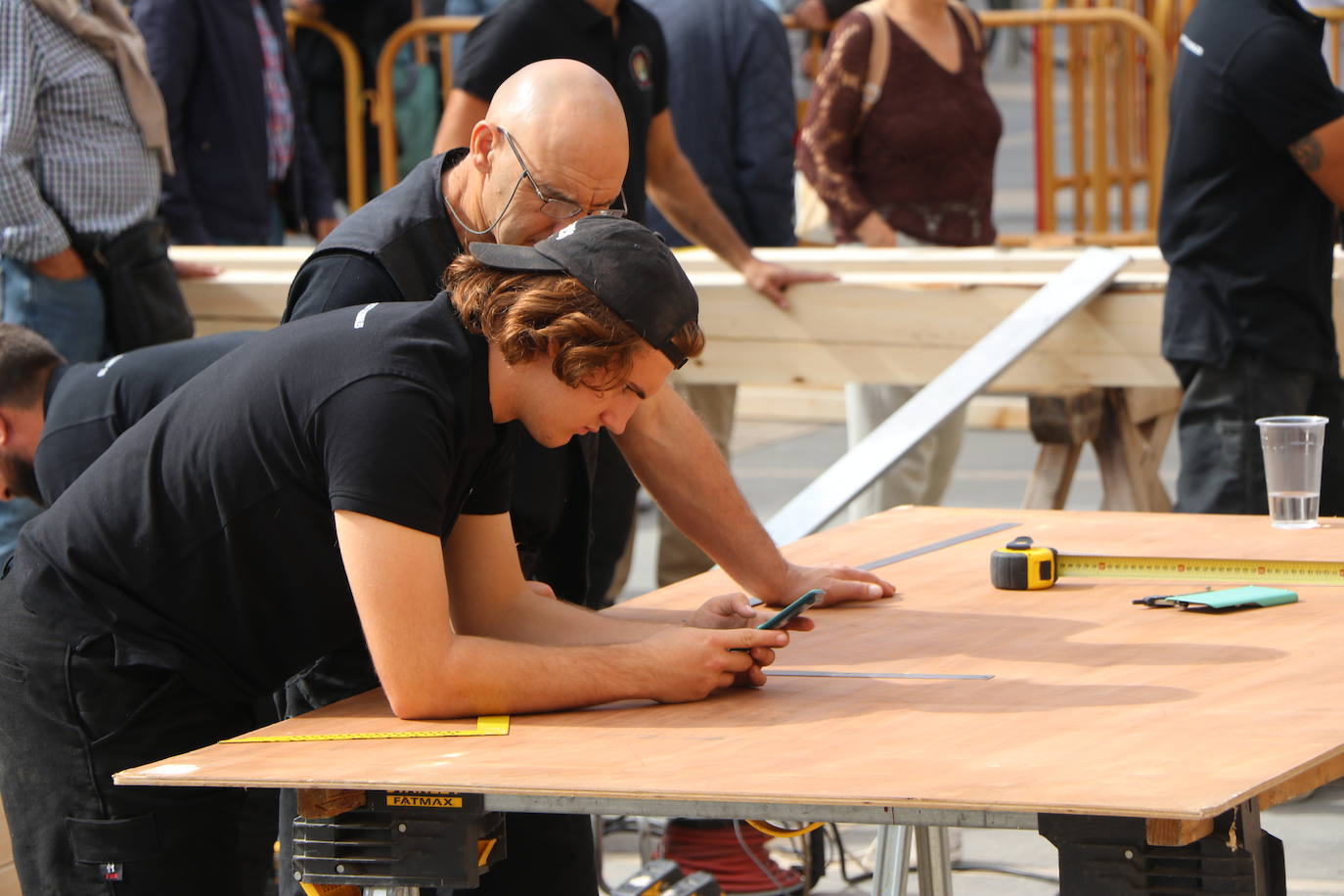 Demostración de oficios artesanos tradicionales a cargo de la Société Compagnonnique Fidèl Aux Devoirs De Tour De France. 
