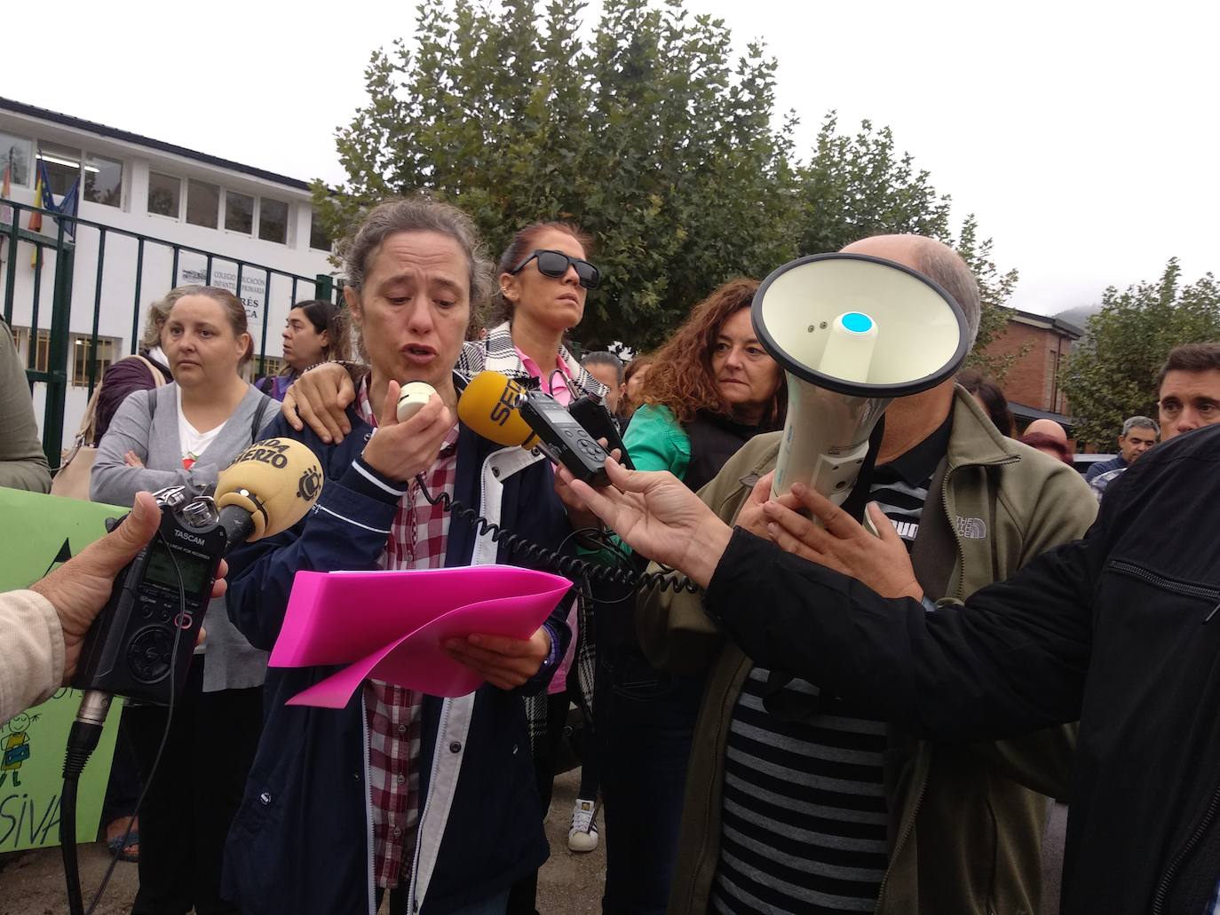 Protesta de la Ampa del CEIP San Andrés de La Borreca en Ponferrada.